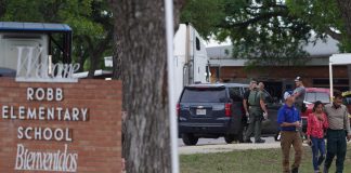 Sparatoria scuola Texas, Biden: “Fermare lobby armi”