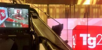 Tg2, stella a 5 punte in ascensore: indaga la Digos