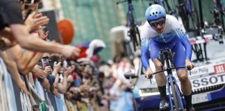 Giro d’Italia 2022, Yates vince crono e Van der Poel resta maglia rosa