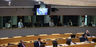 Petrolio e sanzioni Russia, Zelensky: “Mosca paghi prezzo alto”