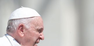 Papa Francesco “Non portate l’umanità alla rovina”
