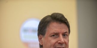 Conte “Indegno provare a rimuovere il reddito di cittadinanza”