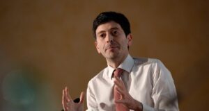 Speranza “Scritte no vax inquietanti, vaccino ha salvato milioni vite”