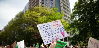 Usa, Corte Suprema abolisce la sentenza sul diritto all’aborto