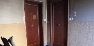 Incendio al terzo piano di un palazzo in città, due anziani intossicati