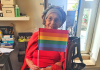 Bonino con la bandiera arcobaleno: “Dove marcia il Pride scoppia la pace, ballate urlate e cantate”