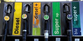 Benzina e diesel, prezzi oggi: verde self a 2,073 euro a litro
