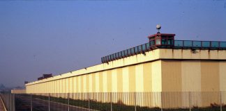 Detenuti appiccano fuoco in carcere Cremona, 80 evacuati