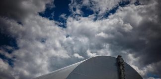 “Chernobyl saccheggiata dai russi”