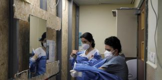 Covid oggi Italia, Iss: calano ancora incidenza, Rt e occupazione ospedali