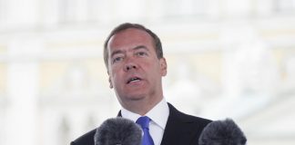 Medvedev: “Ue potrebbe sparire prima che entri l’Ucraina”