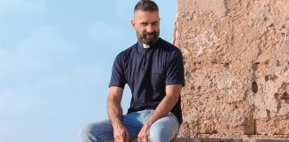 L’appello del prete ‘influencer’: “Non abbandonate i vostri cani”