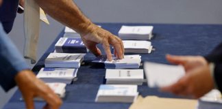 Elezioni Francia, battuta d’arresto per Macron e successo Mélenchon