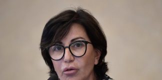 Omicron 5, Gismondo: “Più contagi non significa più malattia”