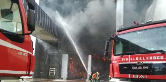 Roma, incendio a Malagrotta