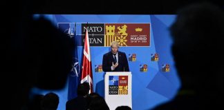 Ucraina, Johnson: “Vale sempre pena di pagare prezzo libertà”