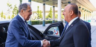 Grano Ucraina, Lavrov: “Rotte sicure se Kiev sminerà porti”
