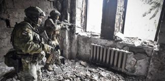Ucraina, condannati a morte i due britannici che combattevano a Mariupol