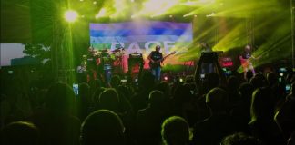 Un tripudio di emozioni il raduno dei Nomadi a Casalromano. L’omaggio di Zucchero e Ligabue a Daolio fa commuovere Beppe Carletti