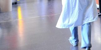 Allarme fuga medici da ospedali, -40mila entro 2024
