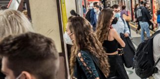 Mascherine 15 giugno, Bassetti: “Basta obblighi e multe se senza”