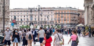 Covid oggi Lombardia, 9.900 nuovi casi e 9 morti. A Milano 1.614 contagi