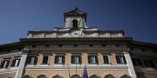 Roma, apre il ‘Montecitorio store’ con gadget griffati