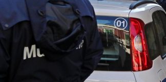 Napoli, furgone investe tre passanti: uno dei feriti muore
