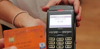 Pos obbligatorio per professionisti e negozianti, da oggi sanzioni per chi rifiuta carte