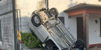 Perde il controllo dell’auto e finisce contro una palazzina: 48enne trasportato in eliambulanza
