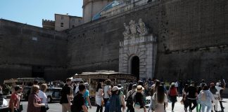 Omicron 5, Pregliasco: “Timori per possibile picco estivo”