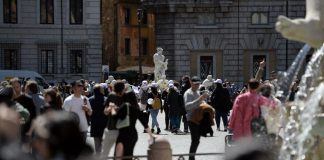 Covid, torna a salire l’incidenza settimanale dei contagi