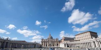 Roma, non si ferma all’alt e sfonda transenne Vaticano: fermato