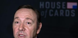 Kevin Spacey processato a piede libero in Gb per violenza sessuale