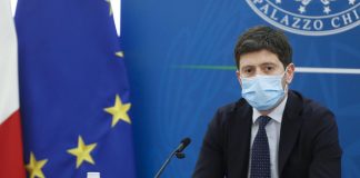 Covid, Speranza: “Mi considerano un duro ma dai dati sfida virus continua”