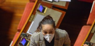 M5S, Taverna in lacrime per errore staff su Facebook: “Sono disperata”