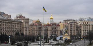 Ucraina, missili Russia su Kiev: colpiti edifici residenziali
