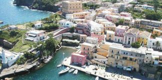 Comunali Ventotene, parroco: “Adinolfi? Qui mai sentito”