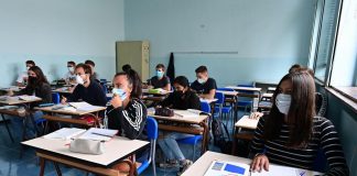 I giovani chiedono che si parli di sessualità a scuola ma non si fa