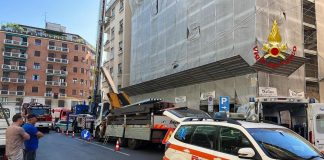Milano, si stacca il braccio di una gru: impresario gravissimo