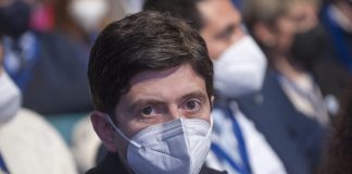 Covid, Speranza “Sfida ancora aperta, contagi in aumento”