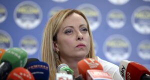 Meloni “Posticipare le elezioni a maggio? Pronta alle barricate”