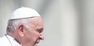 Papa “Porre fine a folle guerra in Ucraina”