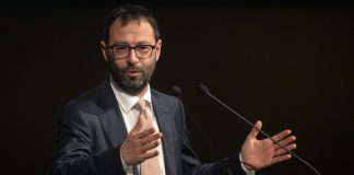 Patuanelli “Troppa foga comunicativa, affrontare i problemi del Paese”