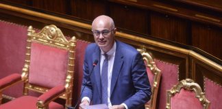 Assemblea M5S, D’Incà chiede una tregua tra Conte e Draghi