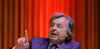 Burioni e il tweet, Codacons: “Esposto all’Ordine dei medici, va radiato”
