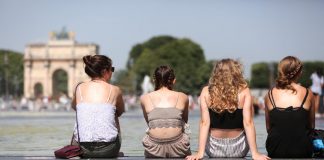 Caldo record a Parigi, oltre 40 gradi: è la terza volta nella storia