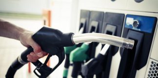 Carburanti, prezzi in calo sulla rete