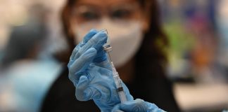 Covid, single e donna: ecco chi risponde meglio a vaccino
