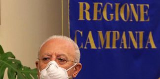 Covid: De Luca, ‘positivi reali il doppio dei registrati, mascherina sempre’